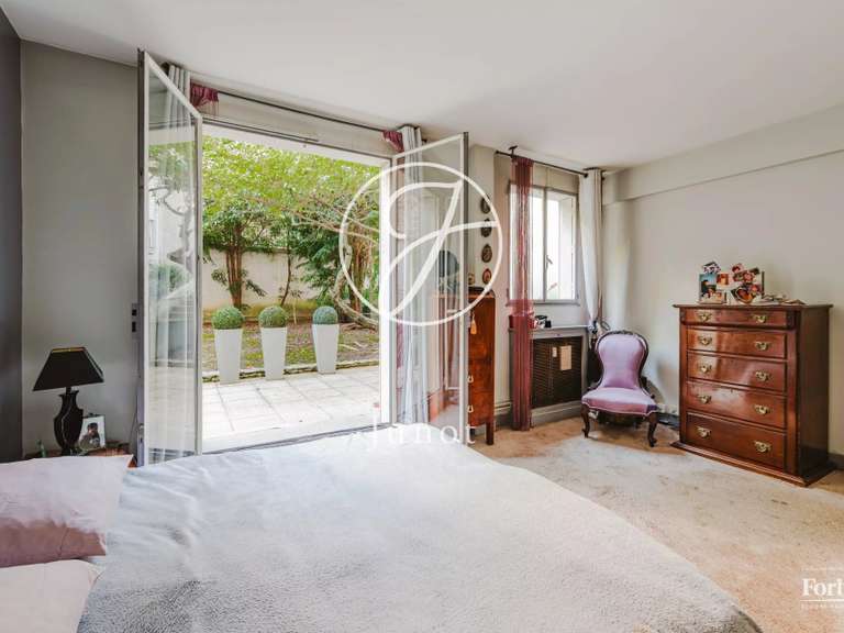 Appartement Courbevoie - 3 chambres - 122m²