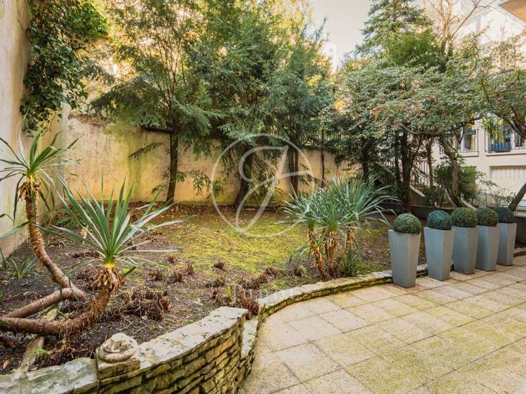 Appartement Courbevoie - 3 chambres - 122m²