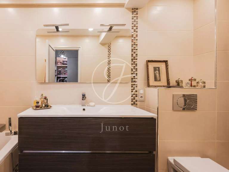 Appartement Courbevoie - 3 chambres - 122m²