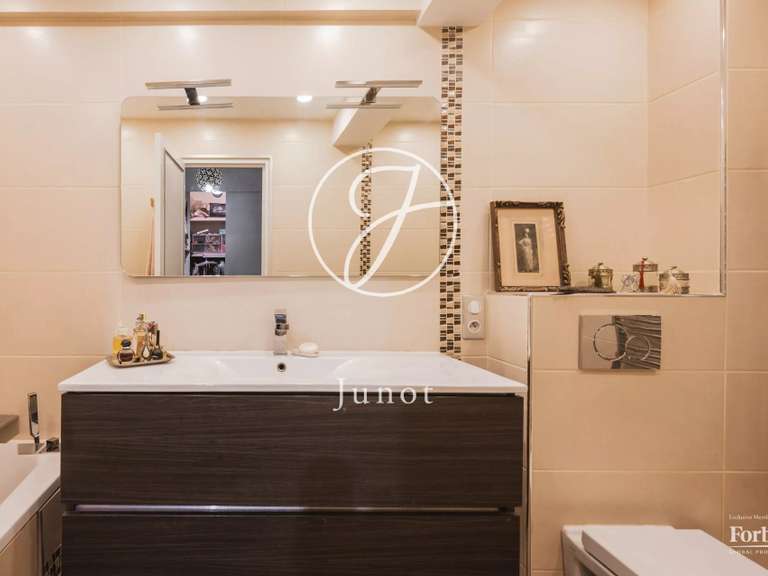 Appartement Courbevoie - 3 chambres - 122m²