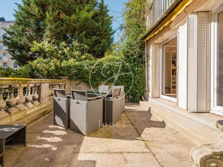 Appartement Courbevoie - 3 chambres - 122m²