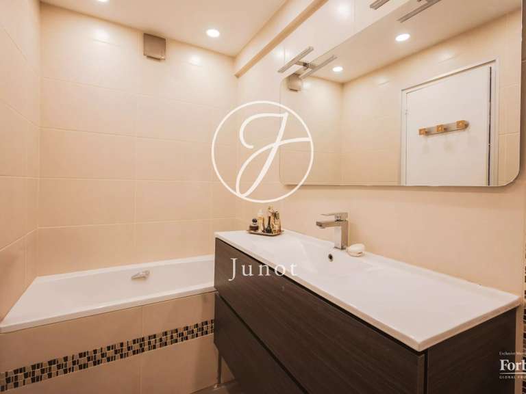 Appartement Courbevoie - 3 chambres - 122m²