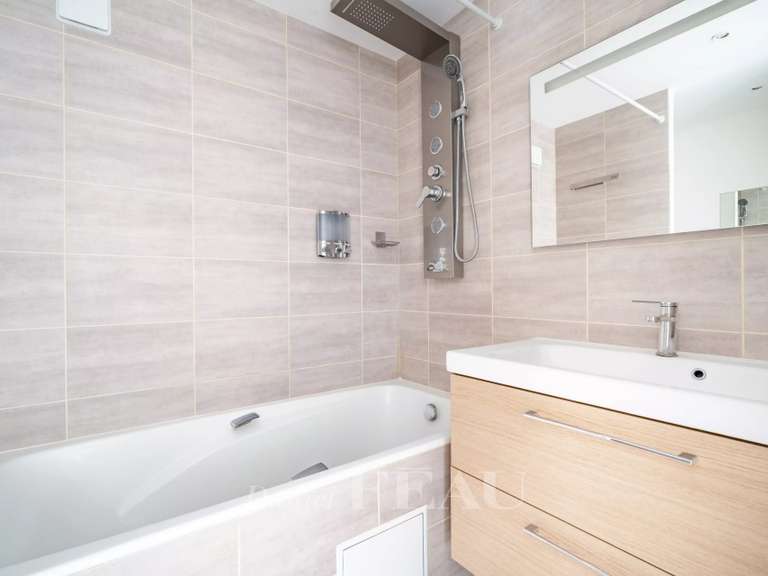 Appartement Courbevoie - 3 chambres - 107m²