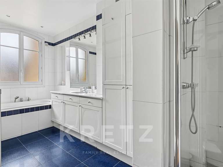 Appartement Courbevoie - 2 chambres - 101m²