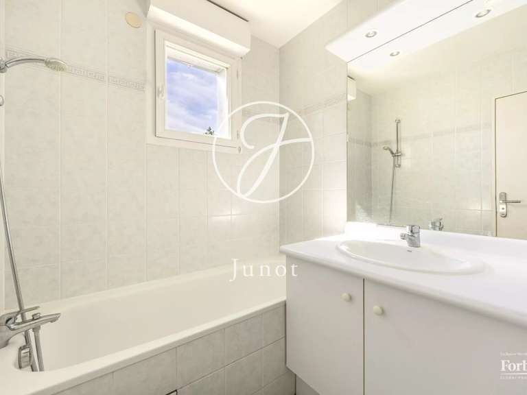 Appartement Courbevoie - 4 chambres - 165m²