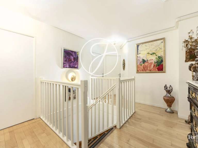 Appartement Courbevoie - 4 chambres - 165m²