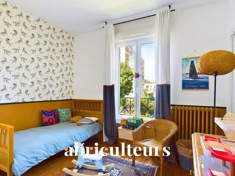 Maison Courbevoie - 5 chambres - 182m²