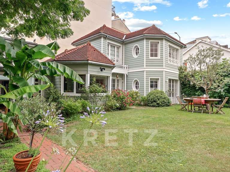 Maison Courbevoie - 6 chambres - 237m²