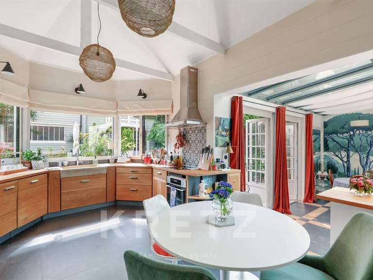 Maison Courbevoie - 6 chambres - 237m²