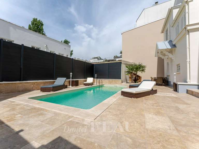 Maison Courbevoie - 6 chambres - 279m²
