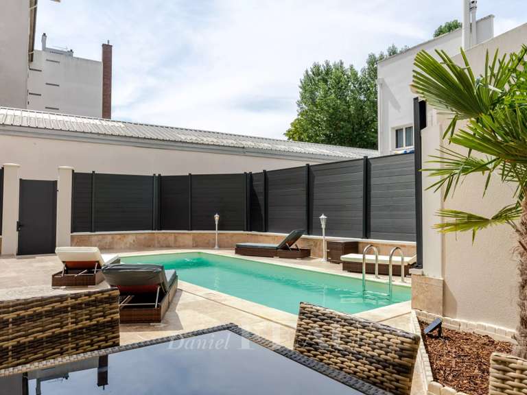 Maison Courbevoie - 6 chambres - 279m²
