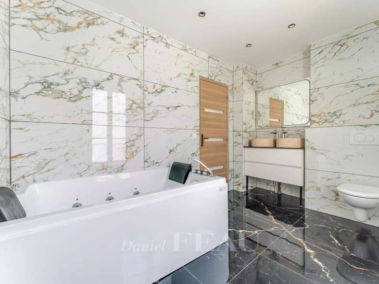 Maison Courbevoie - 6 chambres - 279m²