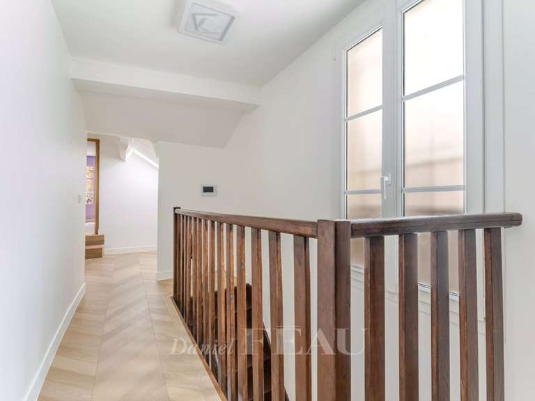 Maison Courbevoie - 6 chambres - 279m²