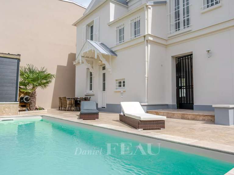 Maison Courbevoie - 6 chambres - 279m²