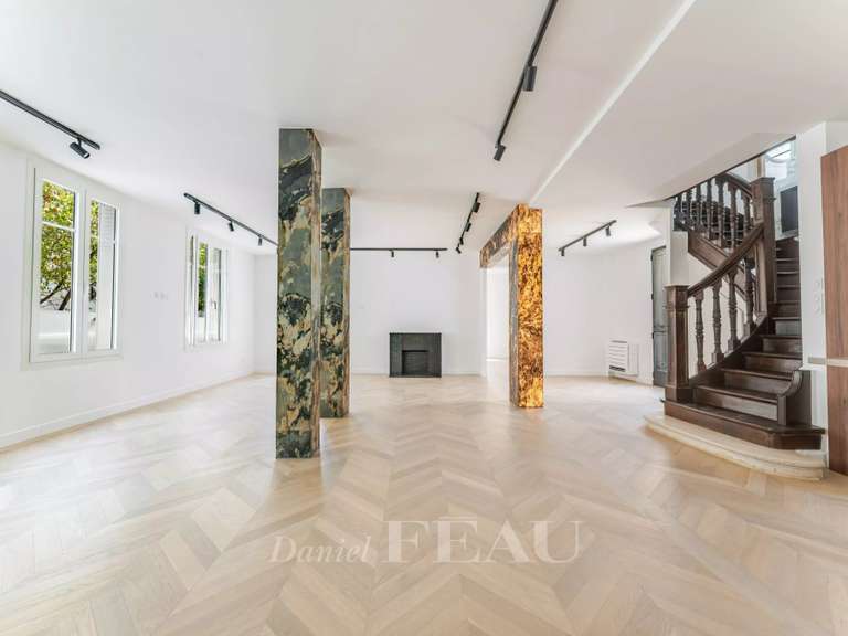 Maison Courbevoie - 6 chambres - 279m²