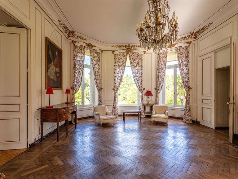 Château Coutances - 15 chambres - 520m²