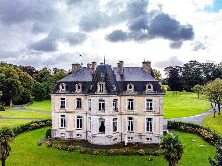 Château Coutances - 15 chambres - 520m²