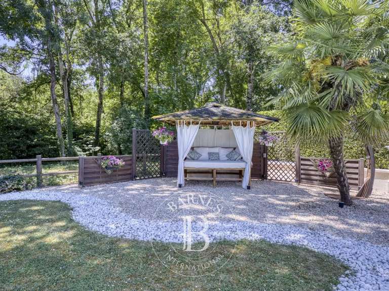 House Cranves-Sales - 5 bedrooms - 274m²
