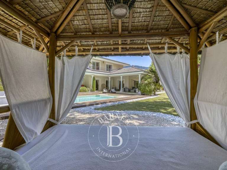 House Cranves-Sales - 5 bedrooms - 274m²
