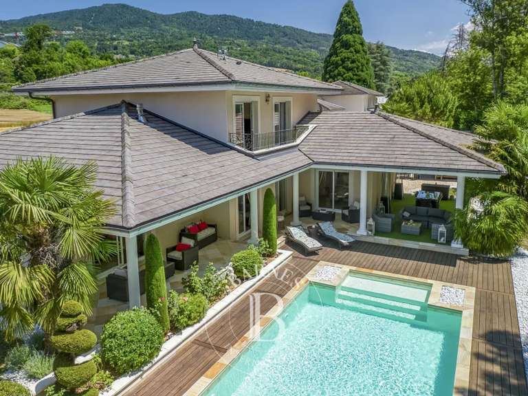 House Cranves-Sales - 5 bedrooms - 274m²