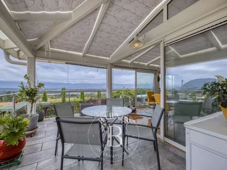 House Cranves-Sales - 4 bedrooms - 451m²