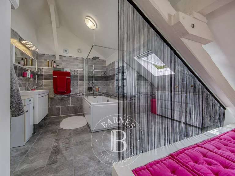 Maison Cranves-Sales - 4 chambres - 451m²