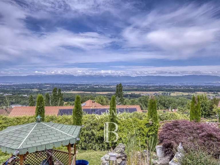 House Cranves-Sales - 4 bedrooms - 451m²