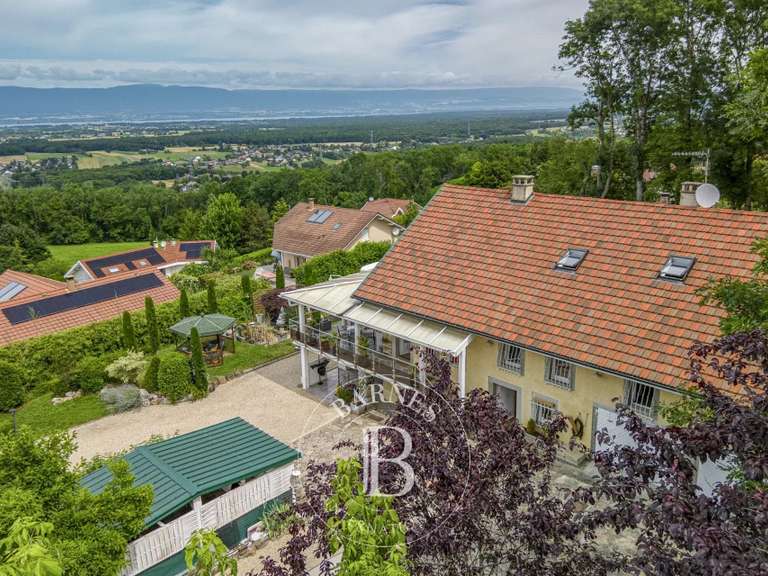 House Cranves-Sales - 4 bedrooms - 451m²