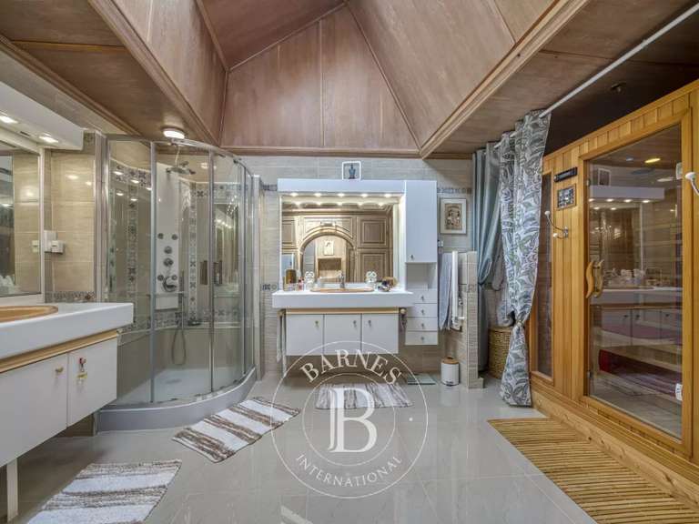 Maison Cranves-Sales - 4 chambres - 451m²