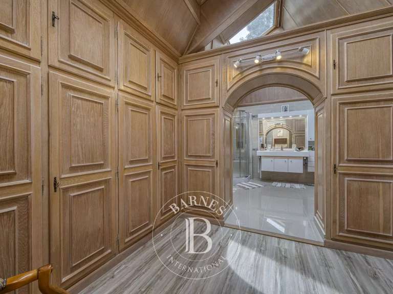 Maison Cranves-Sales - 4 chambres - 451m²