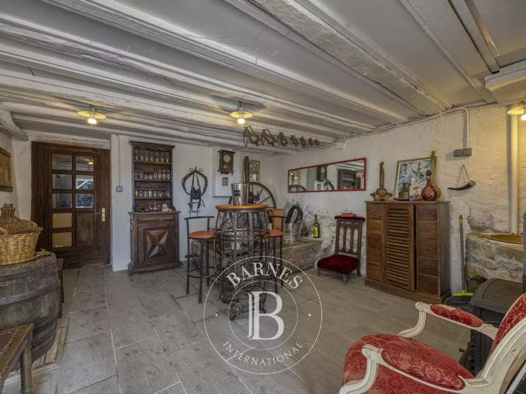 Maison Cranves-Sales - 4 chambres - 451m²