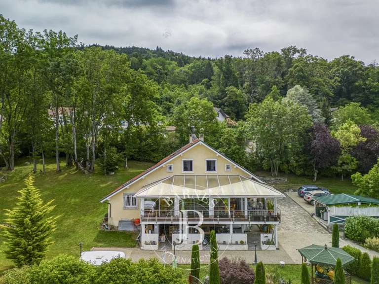 House Cranves-Sales - 4 bedrooms - 451m²