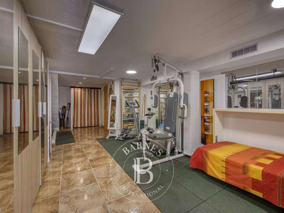 Maison Cranves-Sales