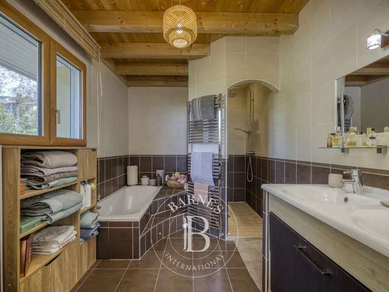 Maison Cranves-Sales - 4 chambres - 320m²