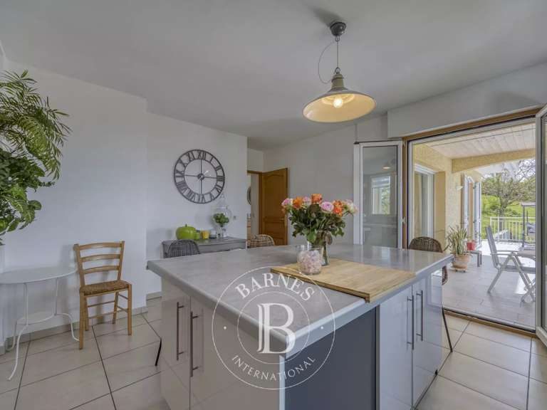 Maison Cranves-Sales - 4 chambres - 320m²