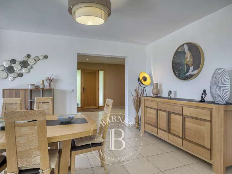 Maison Cranves-Sales - 4 chambres - 320m²