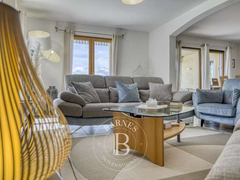 Maison Cranves-Sales - 4 chambres - 320m²