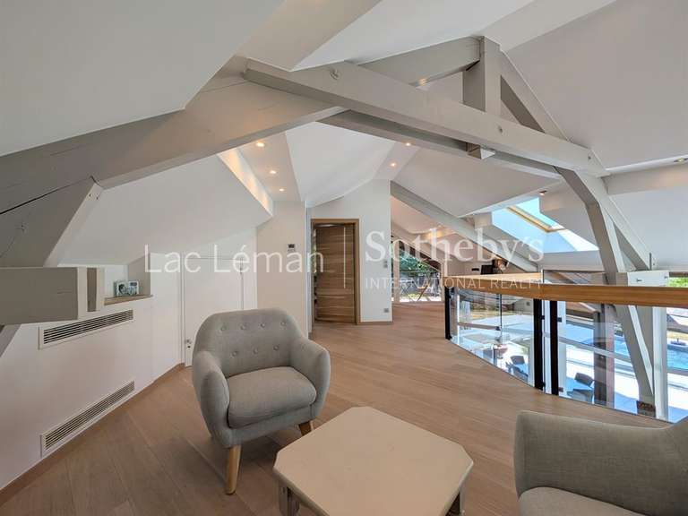 Maison Cranves-Sales - 4 chambres - 276m²