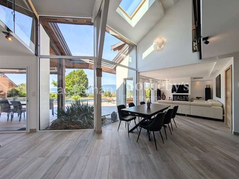 Maison Cranves-Sales - 4 chambres - 276m²