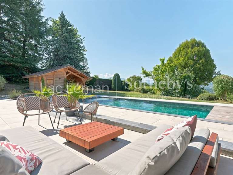 Maison Cranves-Sales - 4 chambres - 276m²