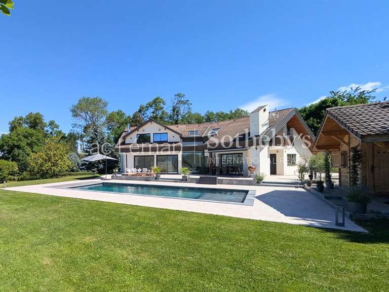 Maison Cranves-Sales - 4 chambres - 276m²