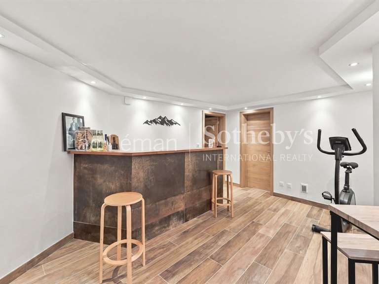 Maison Cranves-Sales - 4 chambres - 276m²