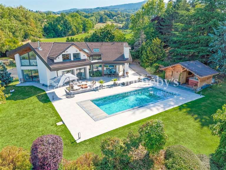 Maison Cranves-Sales - 4 chambres - 276m²