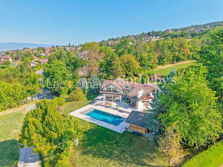 Maison Cranves-Sales - 4 chambres - 276m²