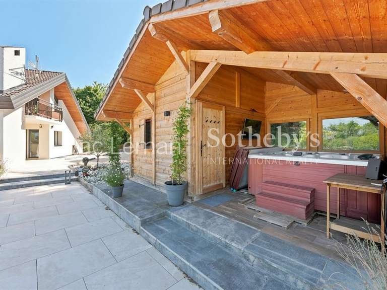 Maison Cranves-Sales - 4 chambres - 276m²