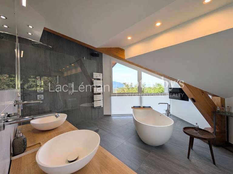 Maison Cranves-Sales - 4 chambres - 276m²