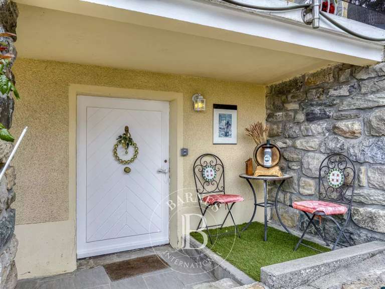 Maison Cranves-Sales - 4 chambres - 451m²
