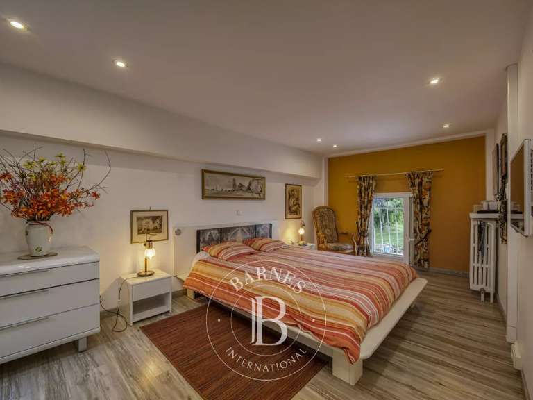 Maison Cranves-Sales - 4 chambres - 451m²