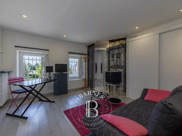 Maison Cranves-Sales - 4 chambres - 451m²