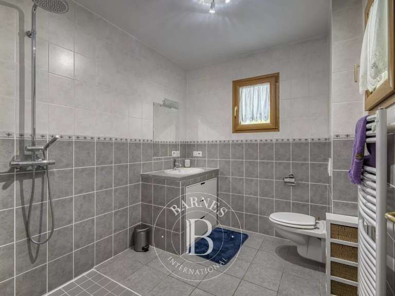 Maison Cranves-Sales - 4 chambres - 320m²